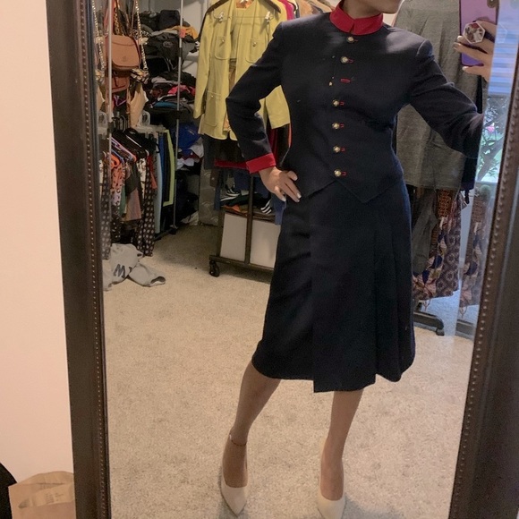 Stunning Albert Nipon Navy Wool Suit - Picture 1 of 8